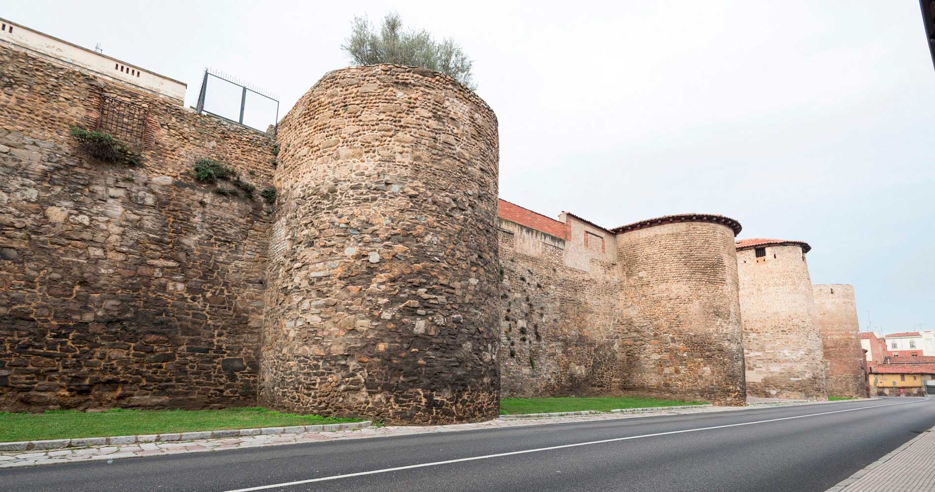 Leon_Geoxa_Rehabilitacion_muralla_1-scaled